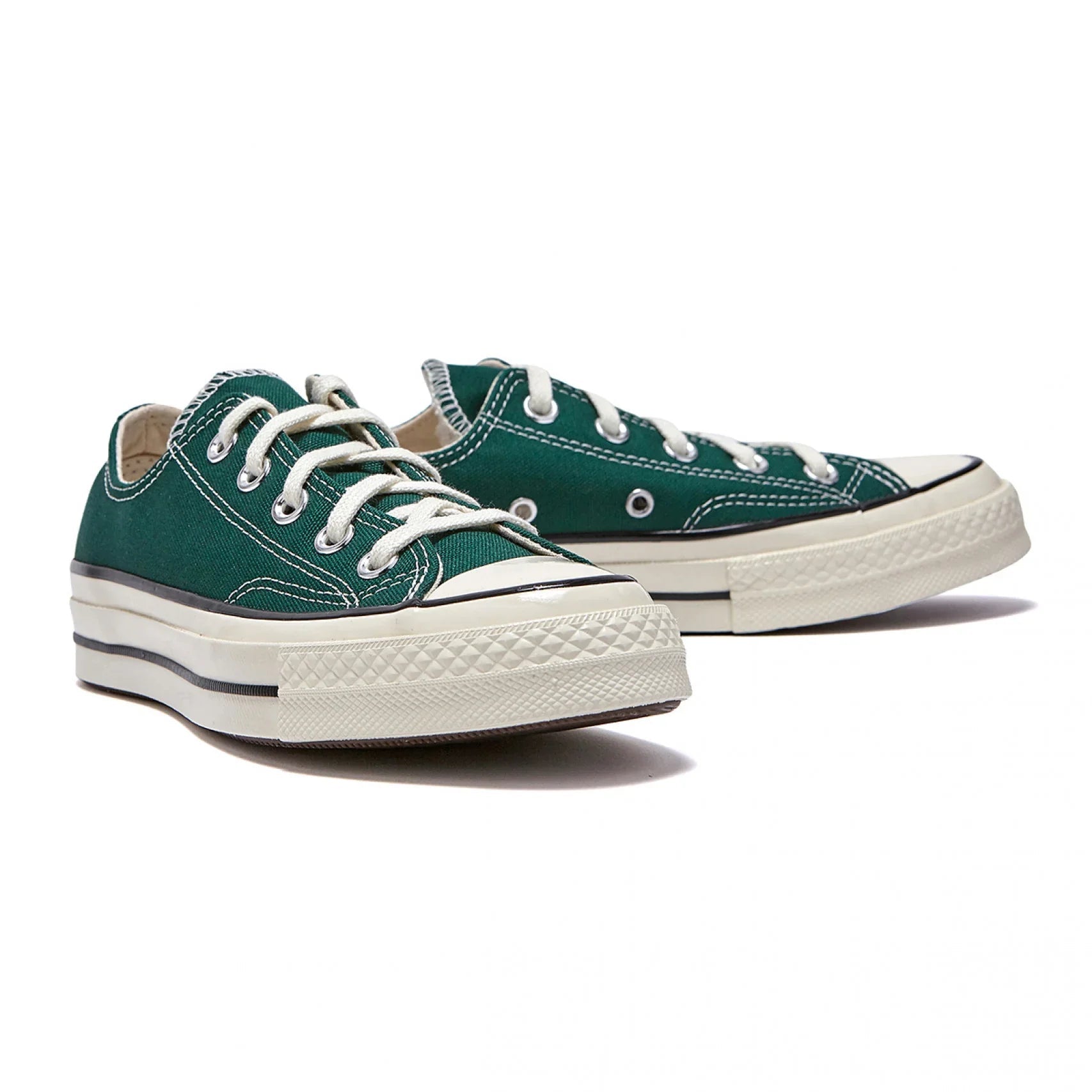 緑色キャンバスのコンバース CT70 ローカットスニーカー、ホワイトソールと白い靴紐