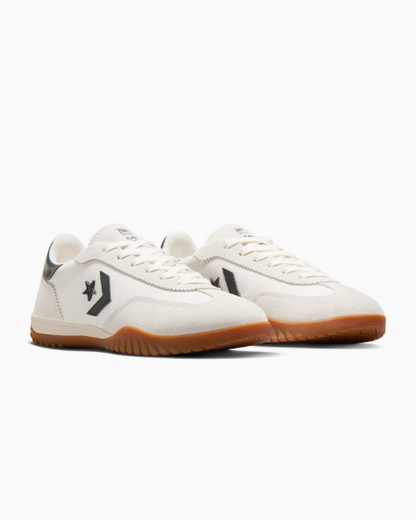 白とガムソールのコンバーススニーカー、韓国限定モデル、Kanverse.kr取扱商品