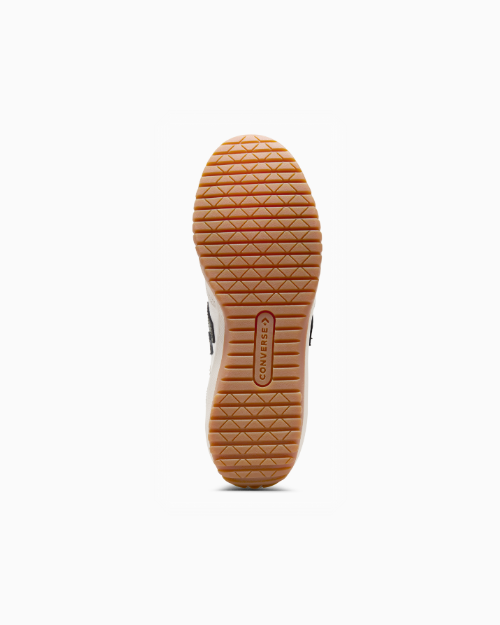 CONVERSEロゴ入り韓国CT70スニーカーのガムソール部分、厚底デザイン