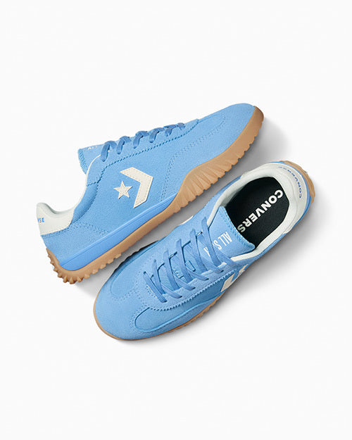 明るい水色のCONVERSEスニーカー、韓国コンバース公式流通モデル、ガムソール仕様